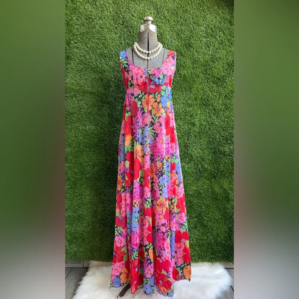 Vintage Olga , SLEEPING PRETTY 70s floral maxi nightgown Size 36